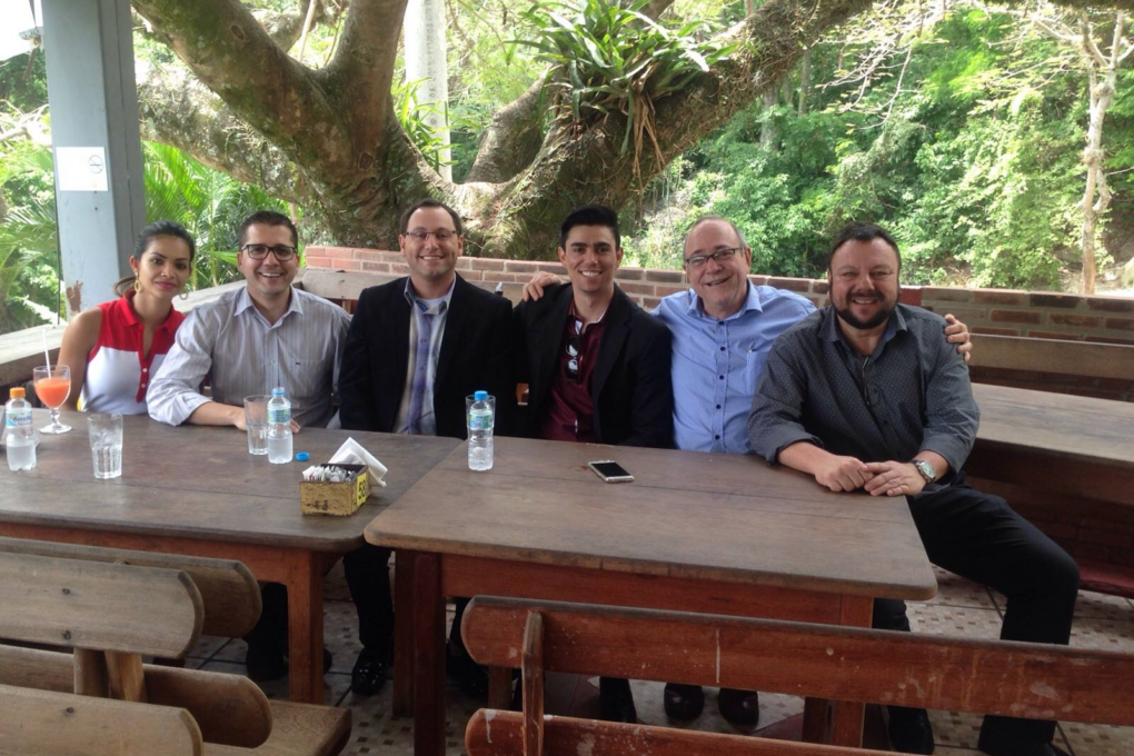 Amigos reunidos para troca de conhecimento do ERP MERCANTIS