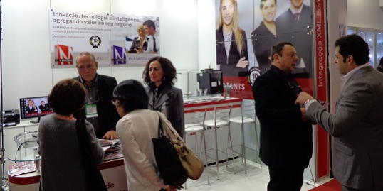 imagem do stand da Tanis na Hospitalar no ano de 2013.